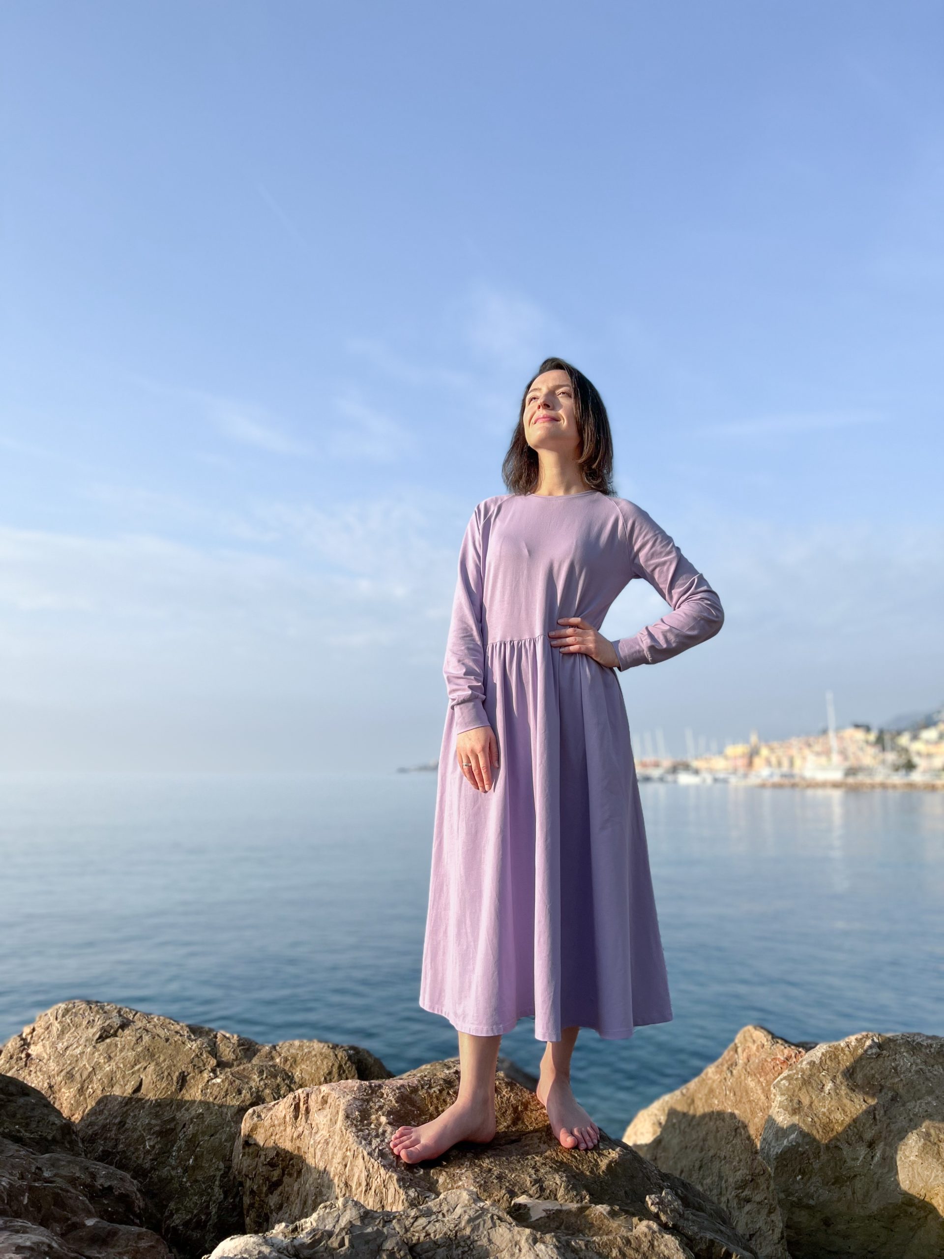 Kleid mit gerafftem Rock – Bild 9