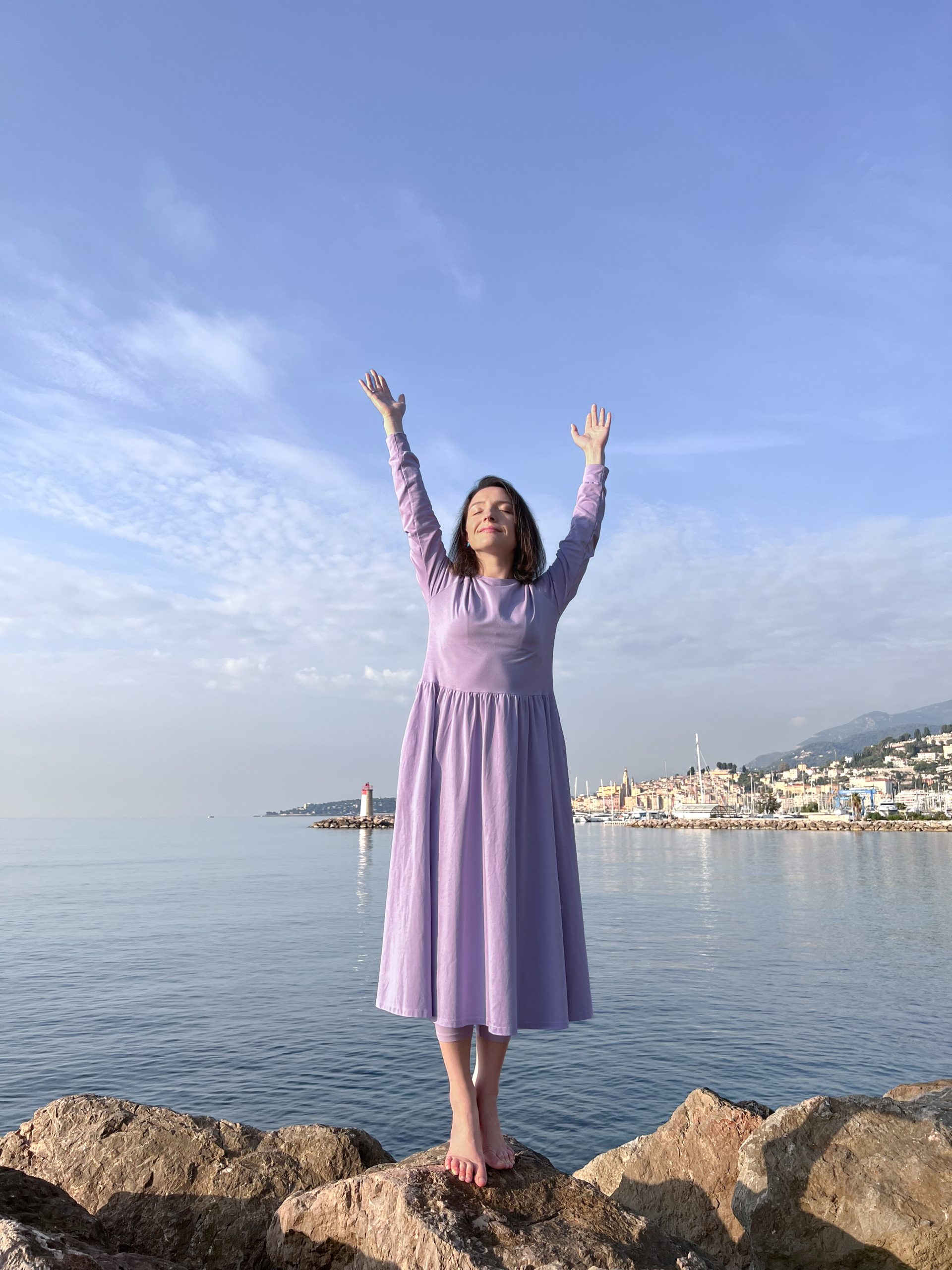 Kleid mit gerafftem Rock – Bild 3