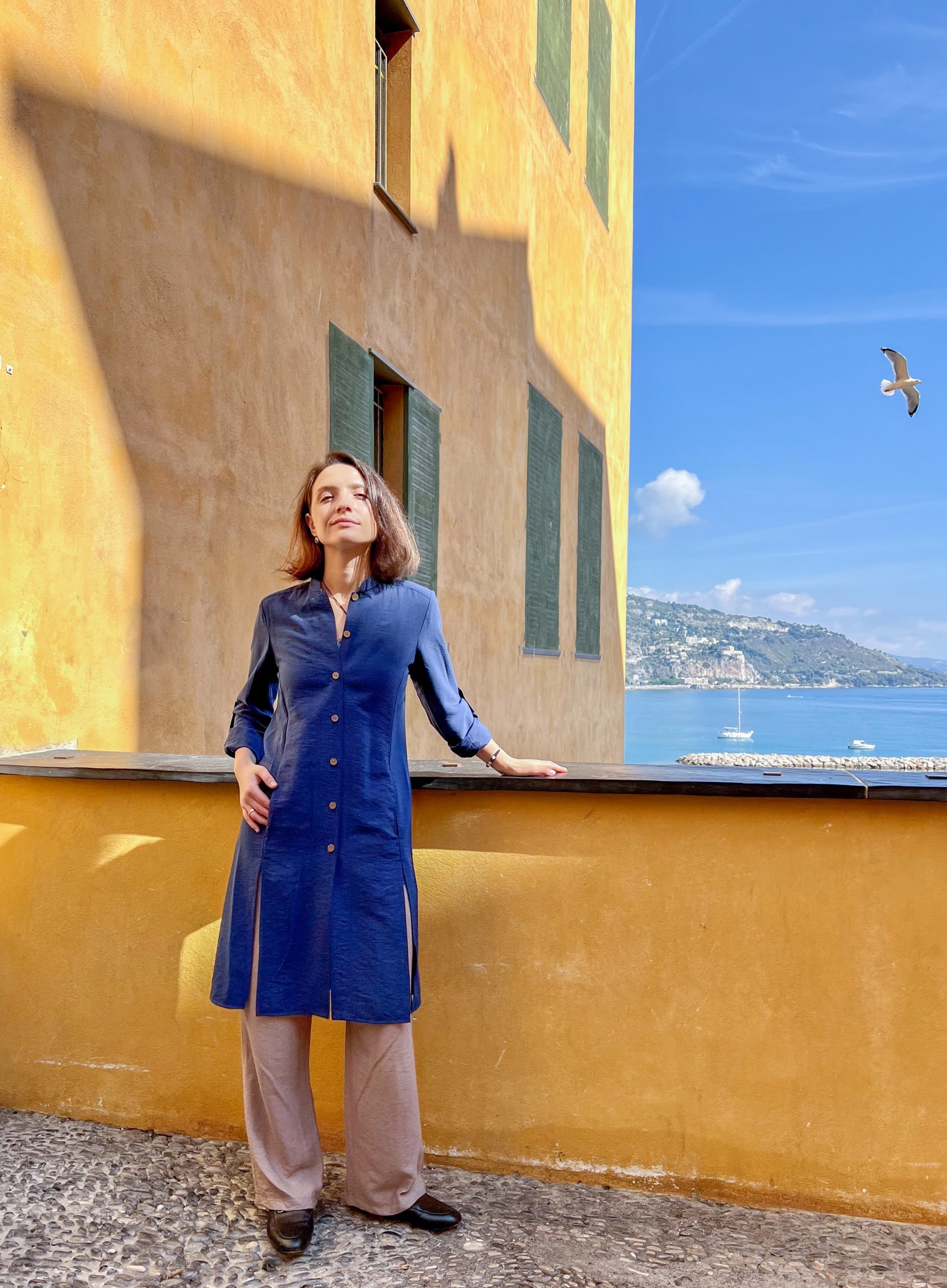 Elongated shirt and wide trousers - Image 18