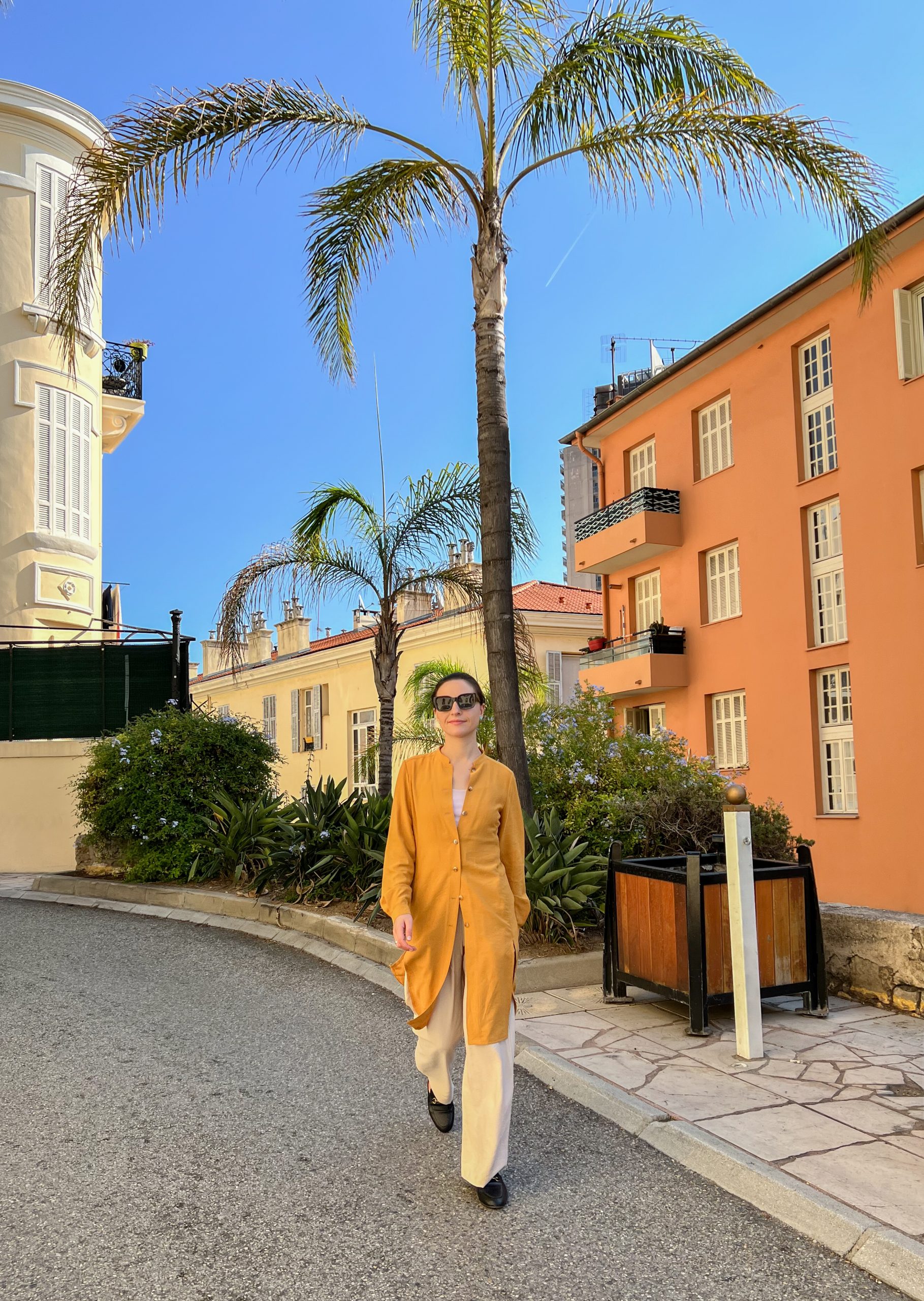 Elongated shirt and wide trousers - Image 2
