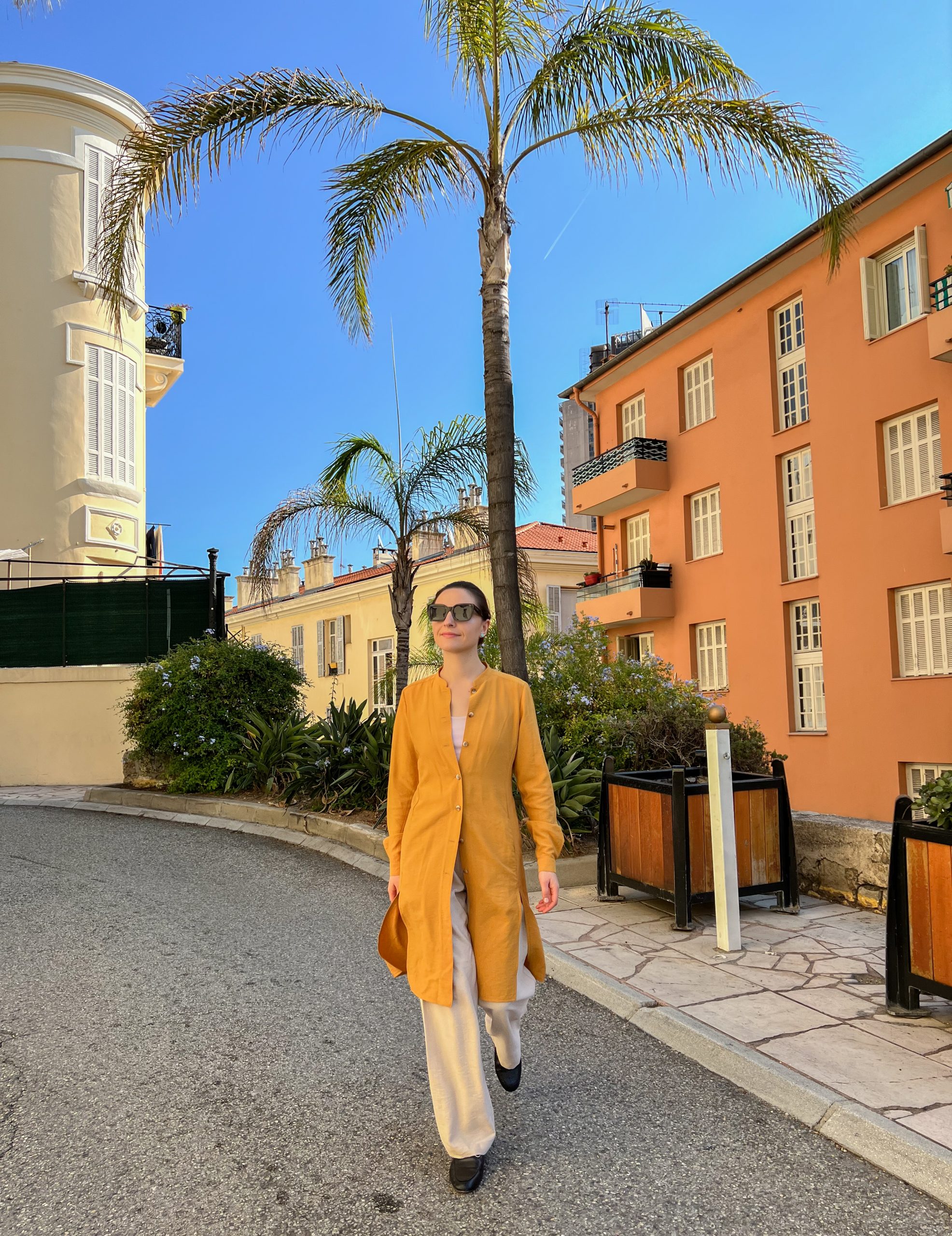 Elongated shirt and wide trousers - Image 4