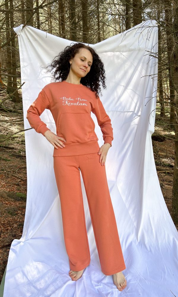 Sweatshirt with kangaroo pocket