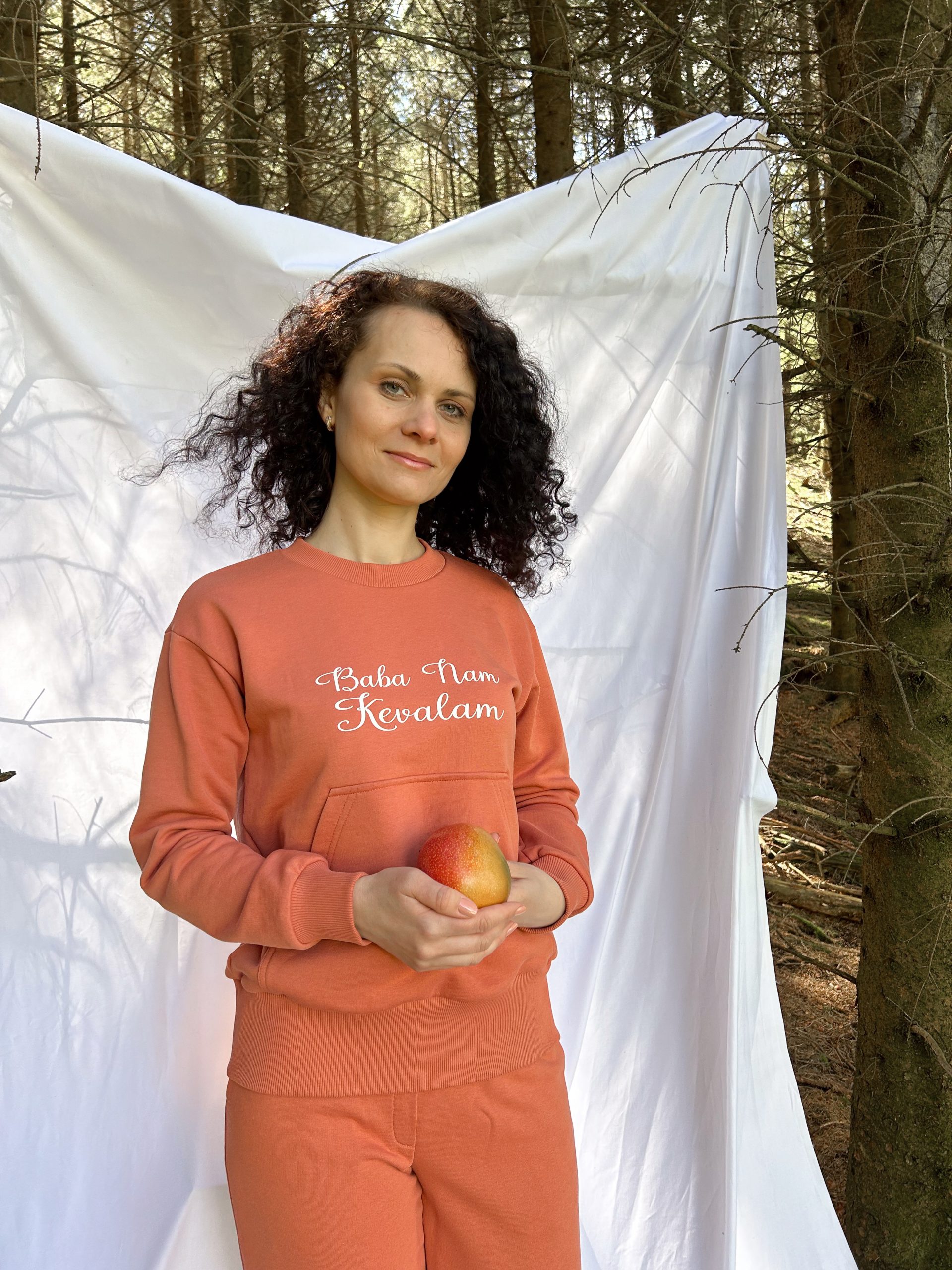Sweatshirt with kangaroo pocket and wide trousers - Image 19