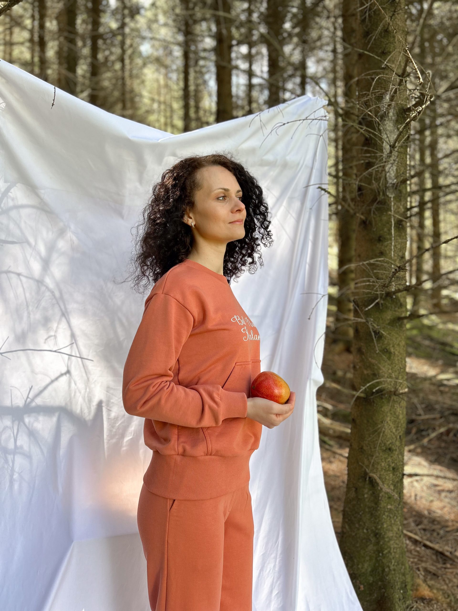 Sweatshirt with kangaroo pocket and wide trousers - Image 18