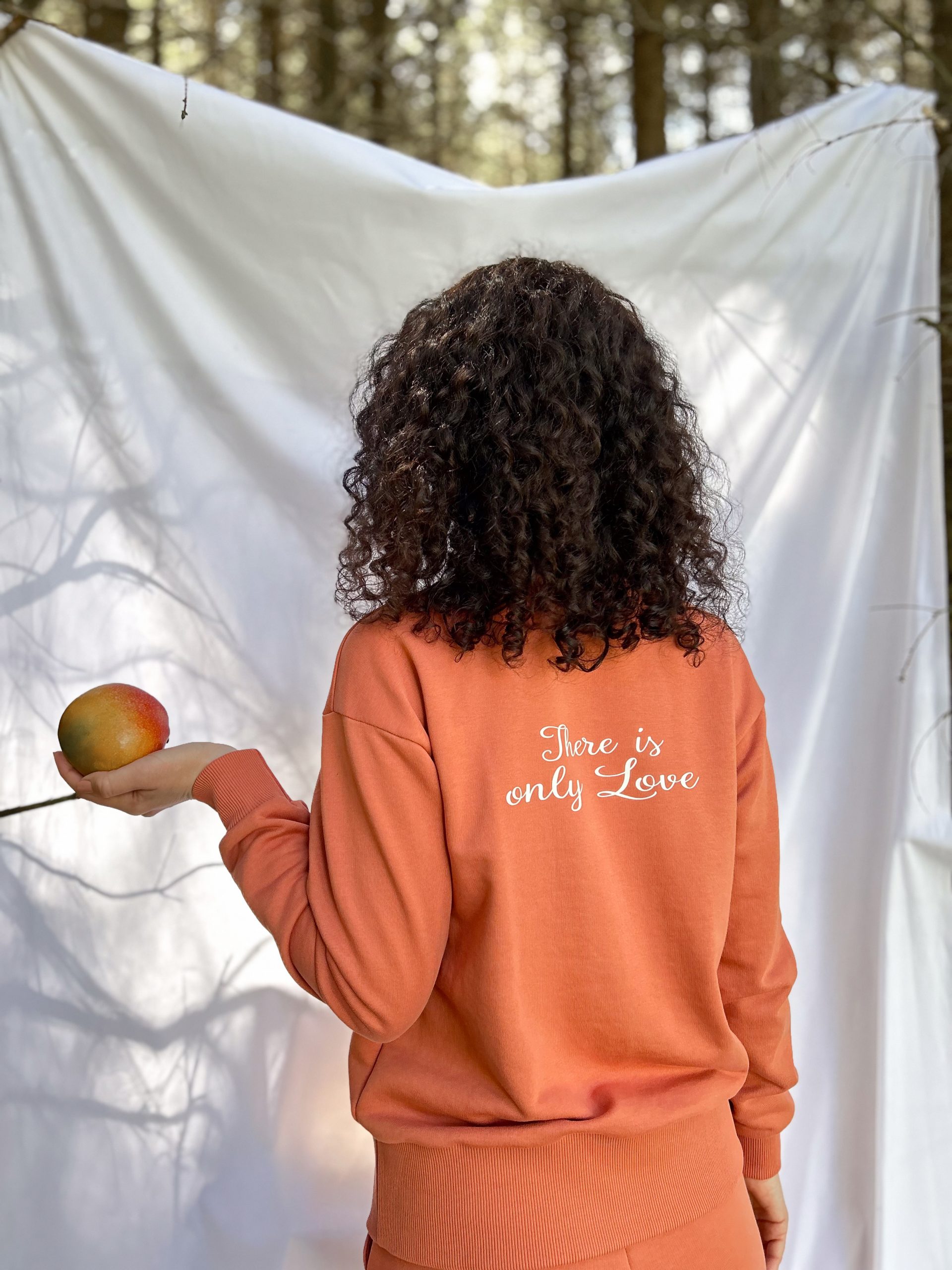 Sweatshirt with kangaroo pocket and wide trousers - Image 11