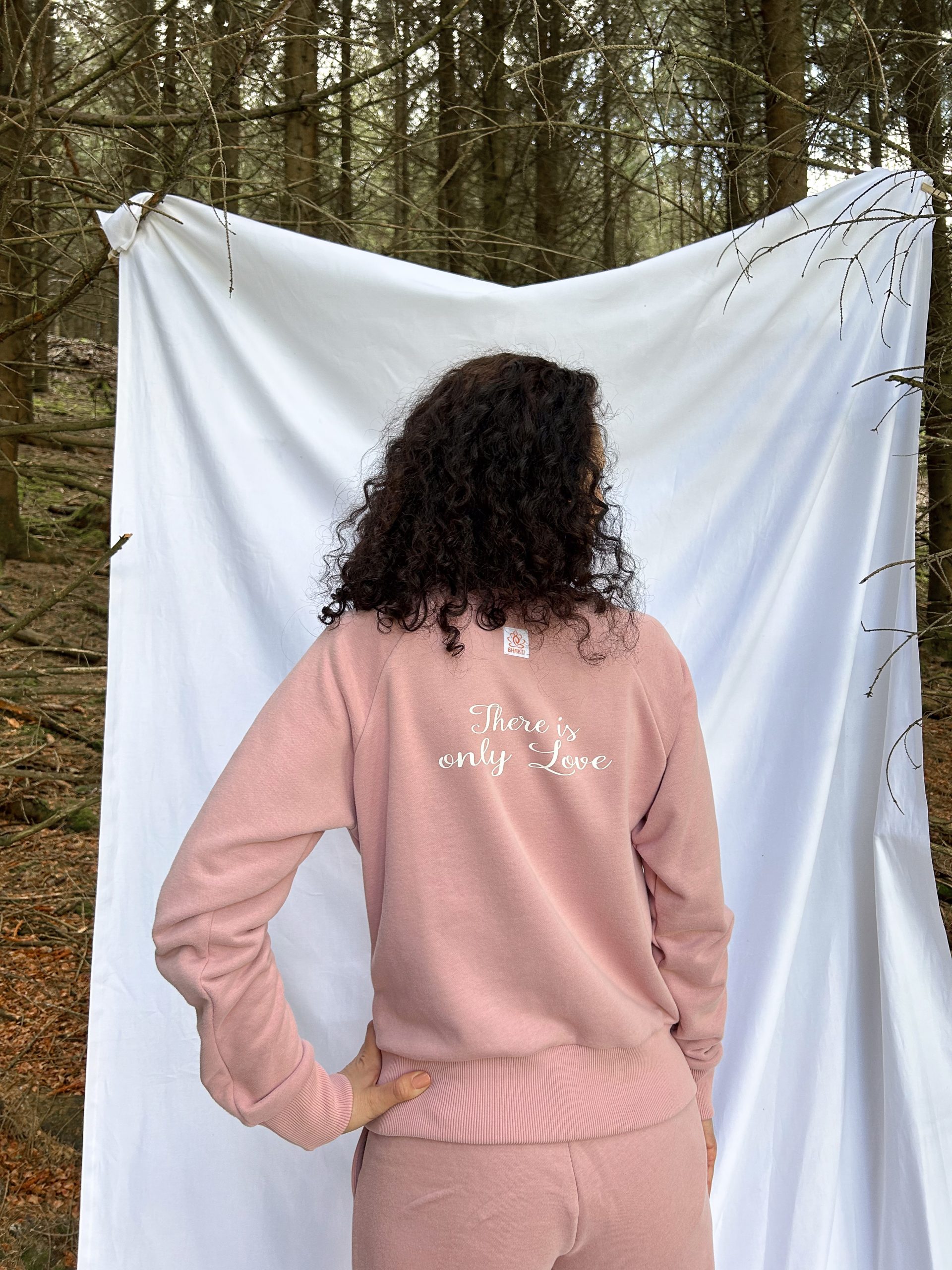 Sweatshirt with kangaroo pocket and wide trousers - Image 5