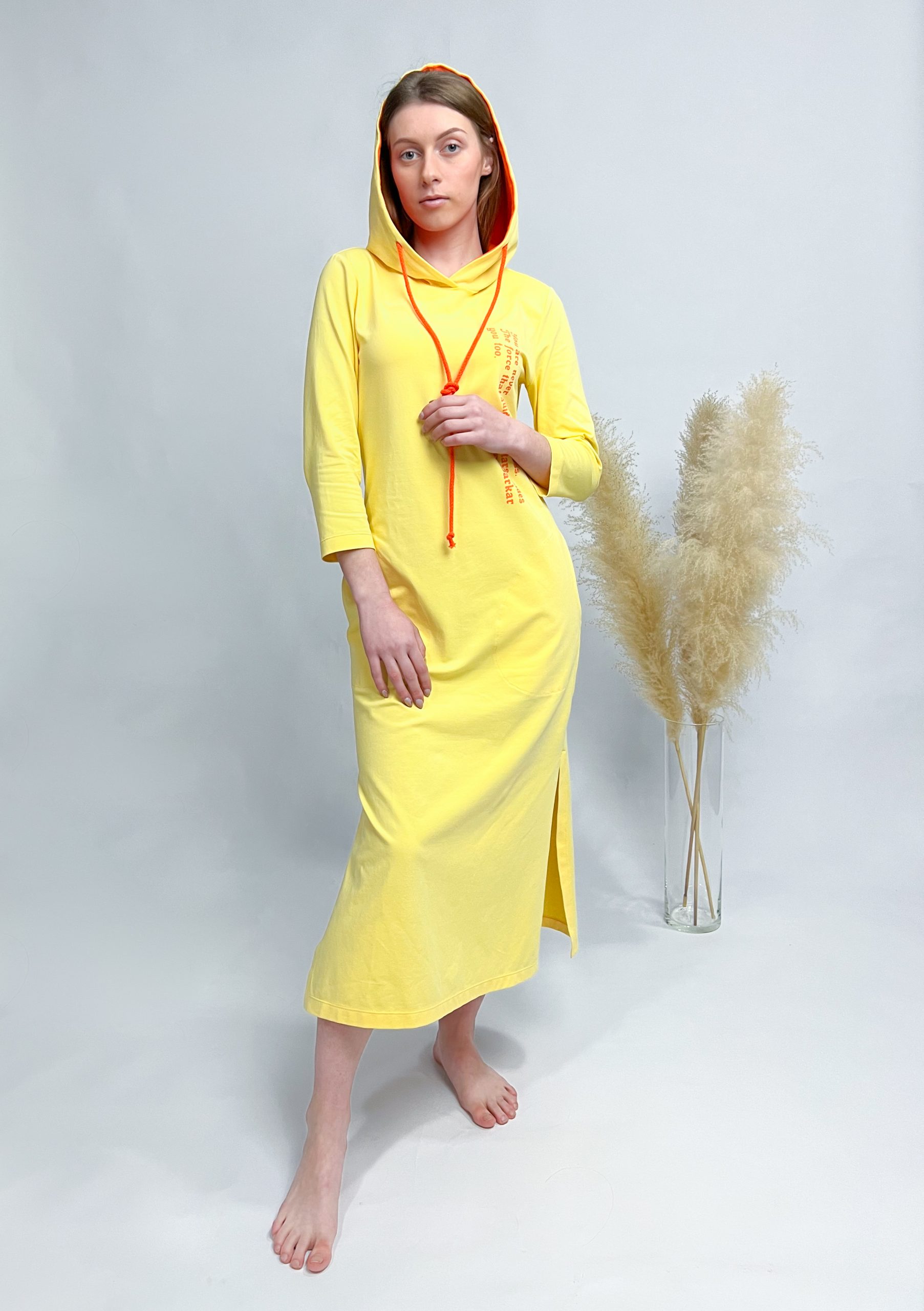 Tunika-Kleid mit Kapuze und Leggings – Bild 20