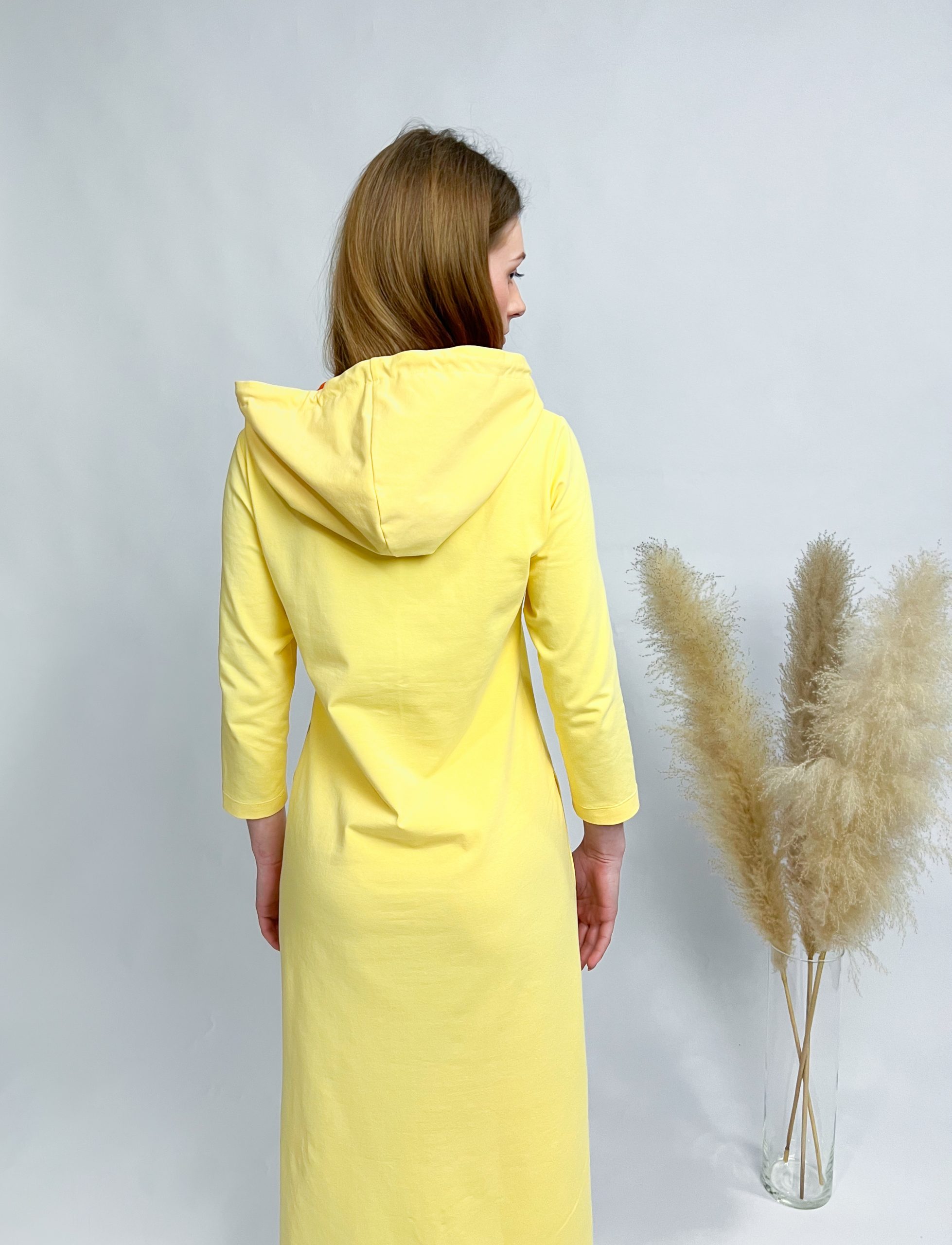 Tunika-Kleid mit Kapuze und Leggings – Bild 27
