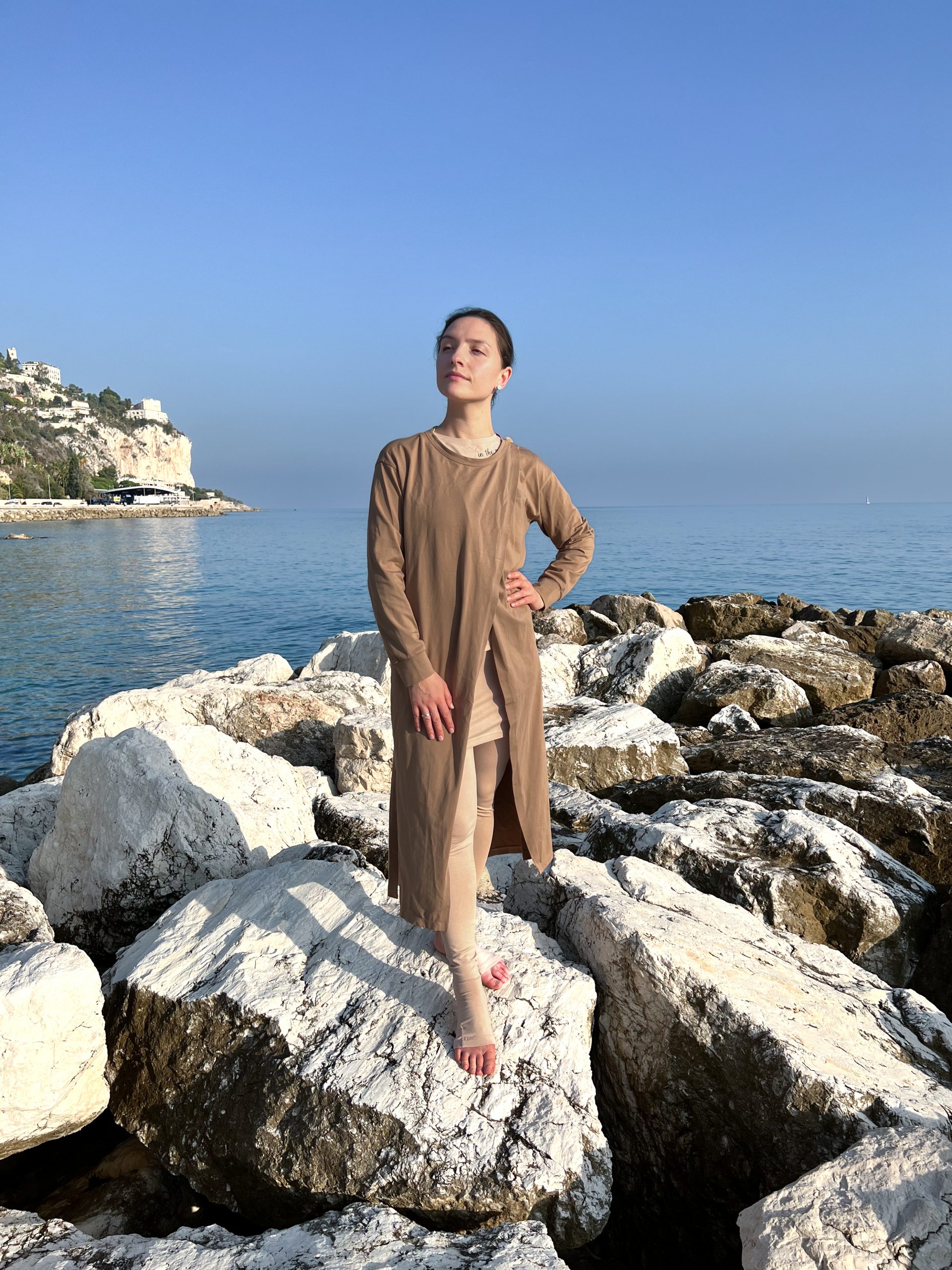 T-shirt, leggings with skirt and wrap jacket - Image 3