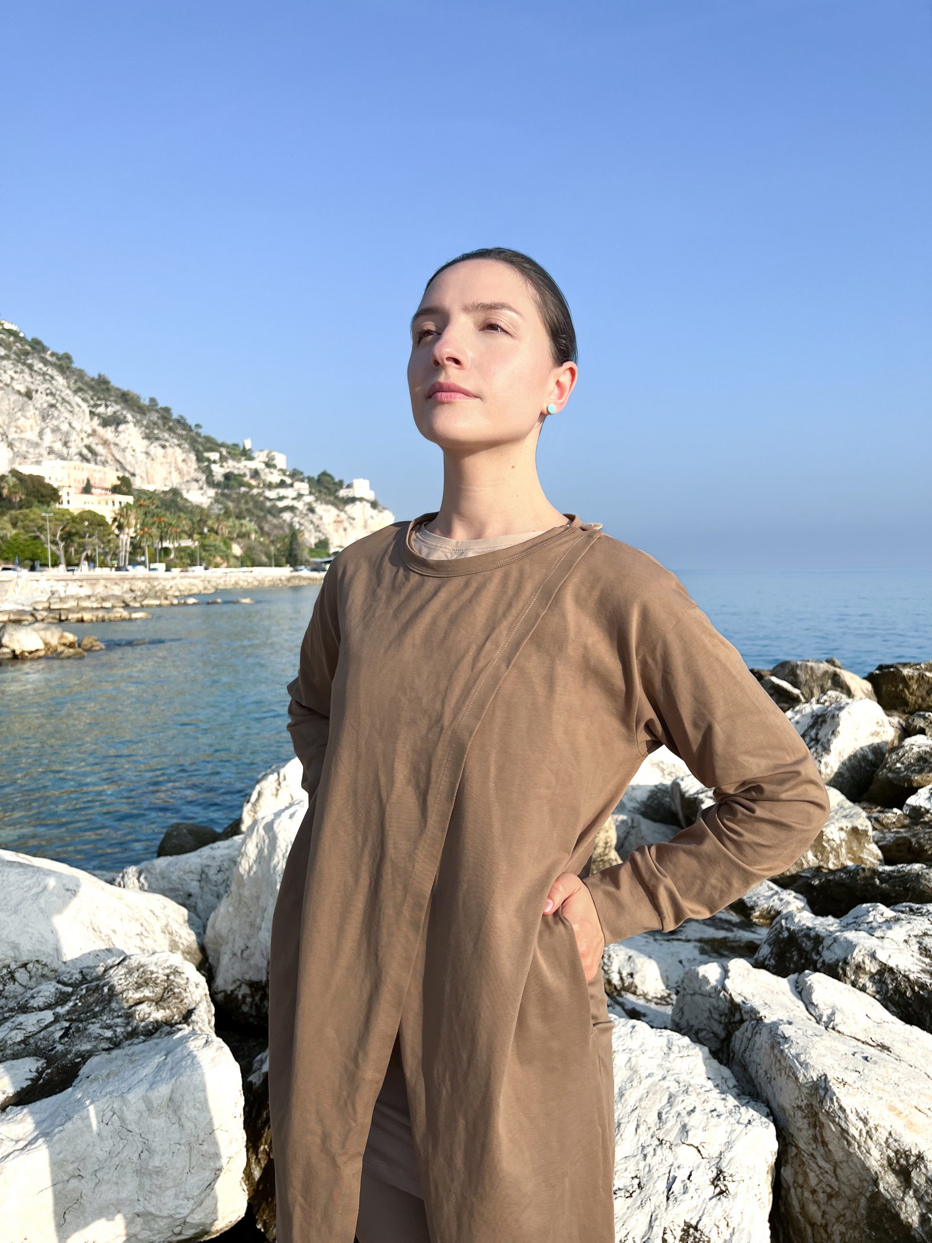 T-shirt, leggings with skirt and wrap jacket - Image 5