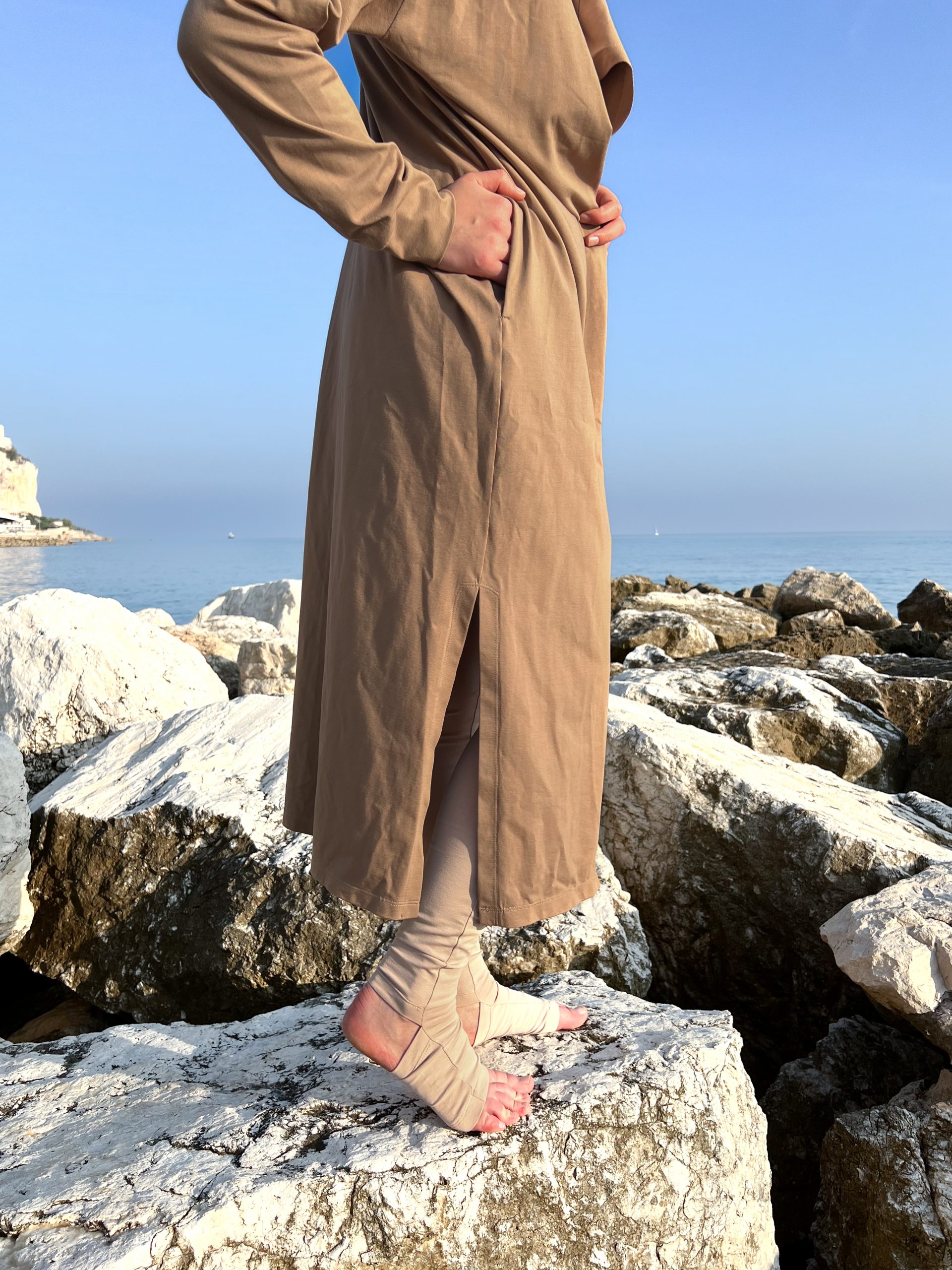 T-shirt, leggings with skirt and wrap jacket - Image 6